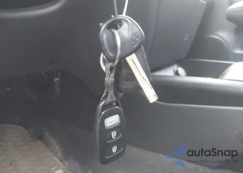 2010 Hyundai Elantra Touring Gls from USA, damaged, VIN KMHDB8AE9AU053774